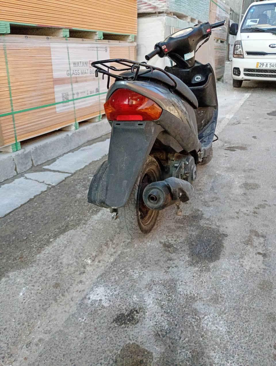 ثعلب ياباني للبيع كفالة عامة دراجة ما ناقصة اي شي مبدل بيهة بس فيت بم اكفلكياهة من البجم للصالنص. اي شي بيهة رجعهة الله شاهد الدراجة فول نضافة سعر  550 العنوان بغداد المشتل الرقم ***********
