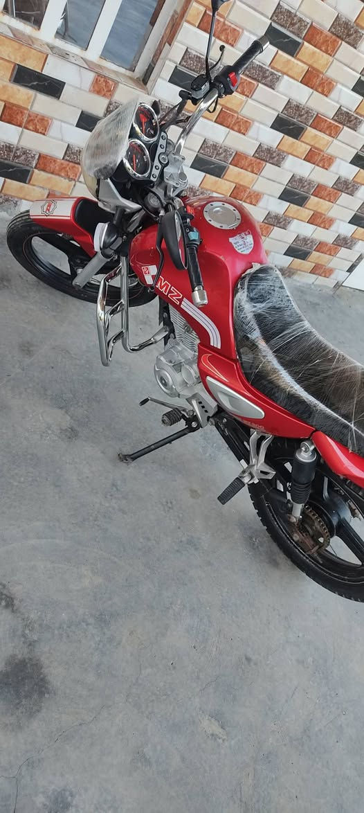 السلام عليكم موطور MZ عالي للبيع موديل 17 مكفول من كلشي جديد على وضع الشركه محرك ما مفتوح كهربائيات شغاله موطور مال جناي السعر 900 وبي مجال  للستفسار *********** الموشراي لا يتصل رحمه الوالديكم
