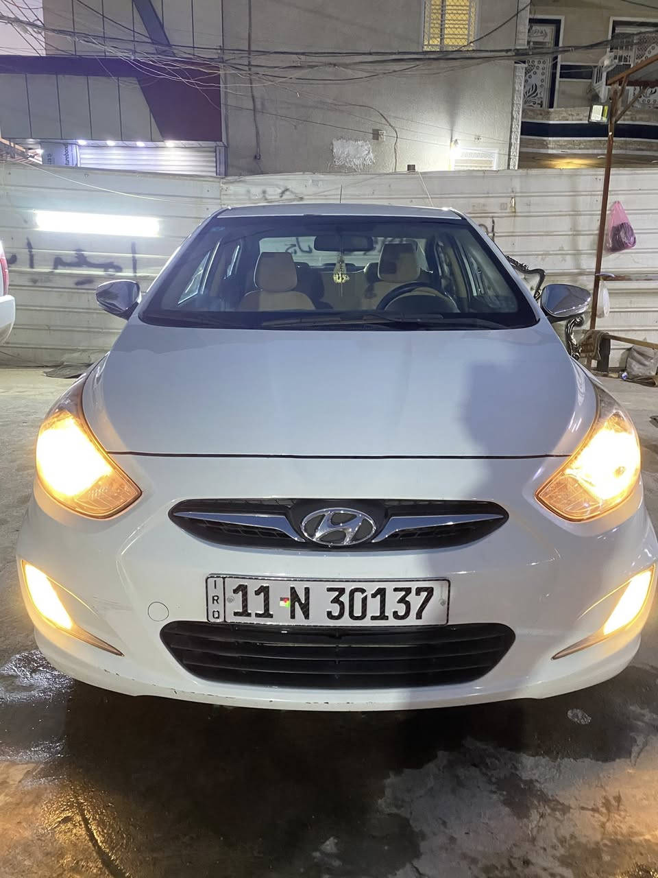 السلام عليكم
اكسنت 2015خليجي فول موصفات ماعدا الفتحة

رقم بغداد ماشية 100كم  سعر(105$)

(سيارة بيها باب خلف السائق طخة وتم تبديل الباب نفس لون والباب مال سايق على كد اصبع بسيطة غير هذا مكفول) للاستفسار *********** مكان السيارة بغداد
