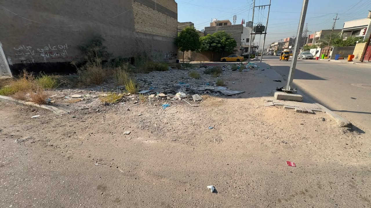 اخوان عندي قطعه ارض.للبيع
سريدات الجديده ،،مدخل الثالث المربع.الاول 
ركن. ١٠٠ متر مربع.  على شارع  تجاري ٢٠
وشارع ١٠  ..
***********
