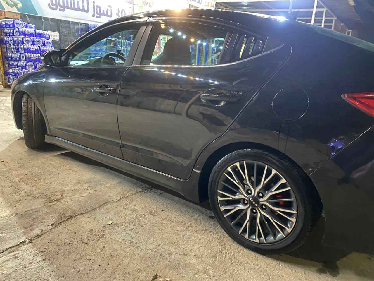 السلام عليكم النتره موديل 17 تيربو 
مكينه 16كير عادي سياره فول مواصفات سلايت بصمه كشنات هيتر كشنات جلد سياره فول مواصفات هزه جديده سياره بسمي طخم تاير جديد طخما جديد سياره ماتصرف عليها دينار بيها صبغ قبق صندوك وجاملغ امامي صبغ بوند مبدل مل سبورت فايبر كلاس السعر 110 وبيها مجال شي بسيط 

***********

***********
