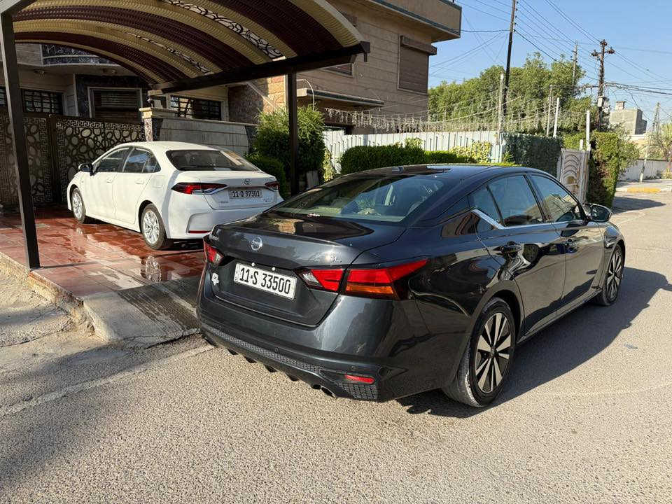 � للبيع نيسان التيما SL موديل 2019
فول مواصفات – أعلى فئة

🔹 محرك 2.5 لتر اقتصادي وقوي
🔹 جير CVT
🔹 شاشة كبيرة + نظام ملاحة
🔹 كاميرا خلفية + حساسات (سونار) أمامي وخلفي
🔹 فتحة سقف
🔹 مقاعد جلد كهرباء + تدفئة
🔹 تشغيل بصمة + دخول ذكي
🔹 مثبت سرعة
🔹 جنوط أصلية
🔹 أنظمة أمان متكاملة

السيارة نظيفة جداً ✔️
ضربتها خفيفة ✔️
ما تحتاج أي مصروف ✔️

💰 السعر:135$ دولار (قابل للتفاوض البسيط للجادين)

📞 ***********
