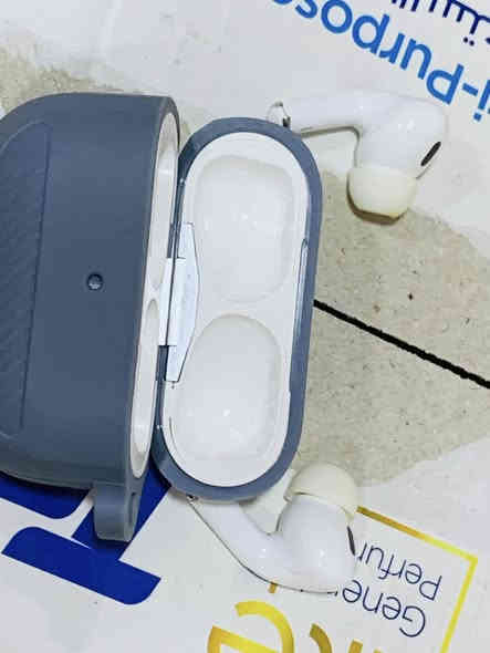 سلام عليكم سماعة للبيع ايربود بسعر 15 الاف بيهه مجال  كامل مصفات  مستخدمة  عشرة ايام 
علوان ديالى حي معلمين شهربان. 
الاستفسار 
***********
