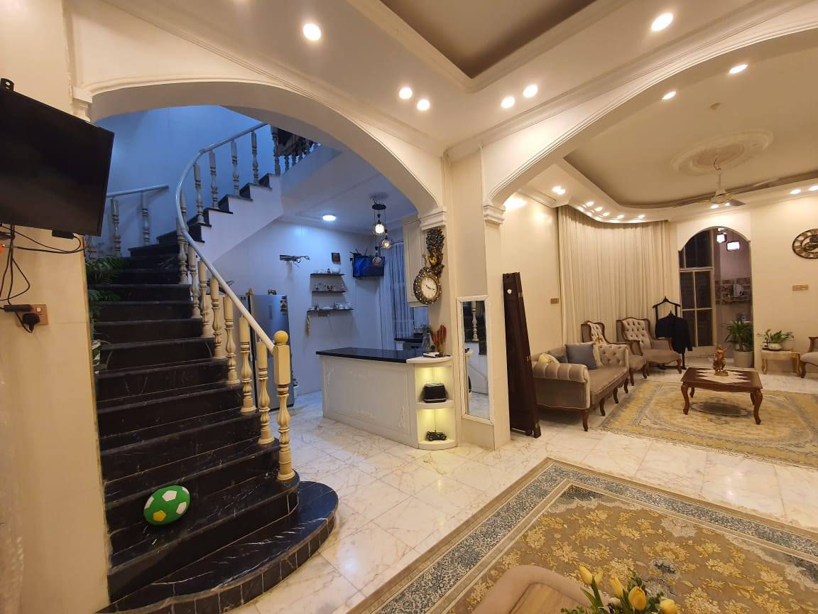 #بيت_للبيع 
الموقع : باب طويريج عمود ٣٣ ( عكد بليبل ) 
المساحه : ١٠٠ متر واجهيه ٨ متر 
المحتويات : طابقين ٢ غرف نوم مطبخ صاله استقبال مجاميع صحيه 
السعر : ٢٢٠ مليون 
رقم اتصل + وتساب 
***********
