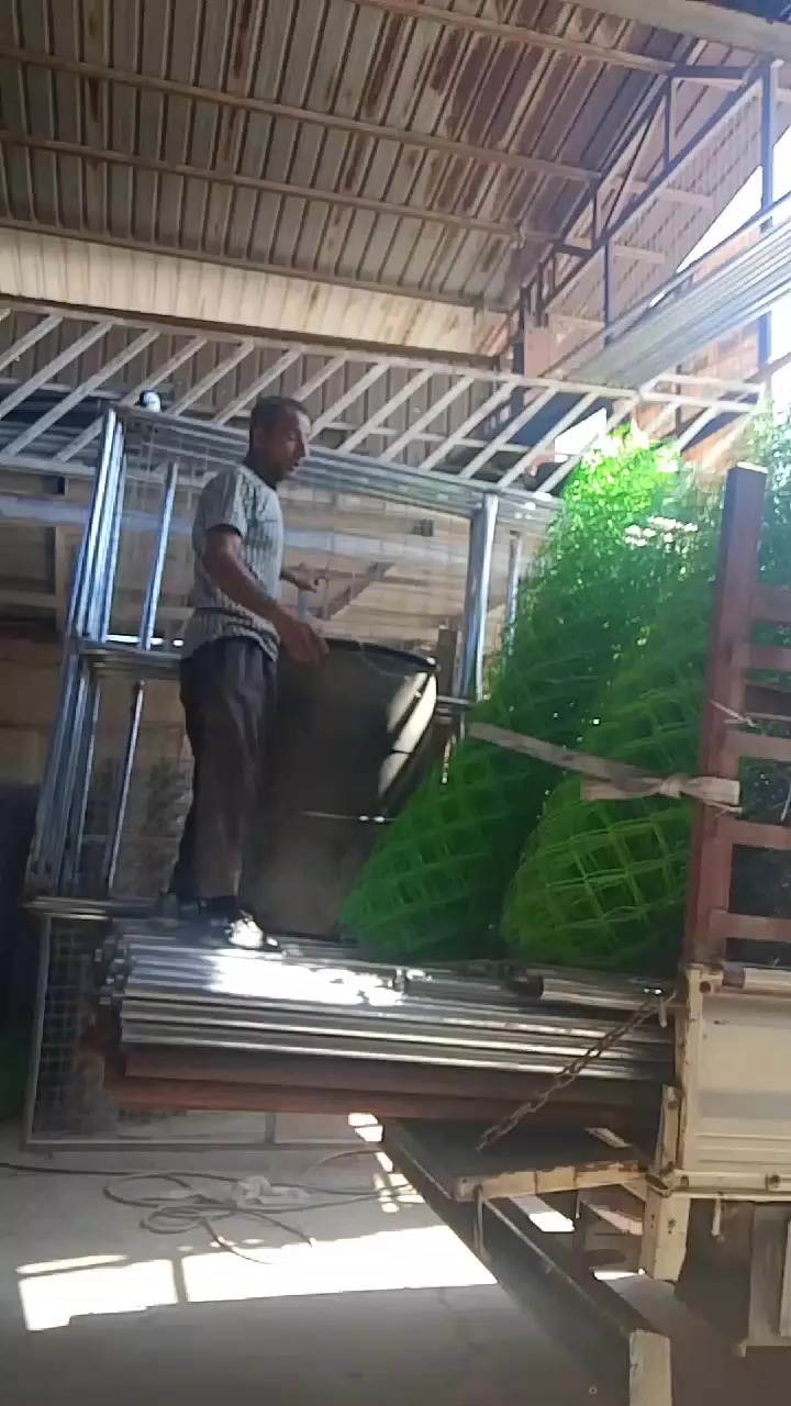 يوجد لدينا أعمدة الكهرباء كافة القياسات وكل انواع السيم البي ارسي وانواع البوريات  الحديد البلاستك والفايبر     للاستفسار ***********.    ***********
