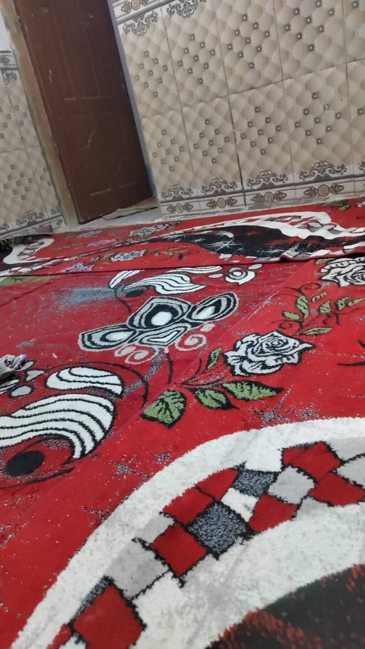 بيت مين 100متر البيع شارع المؤسسه مغابيل قريت القدير عوزه ارضيه شويه كافعه سعره16 وبي مجال ***********
