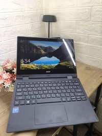 شاشة لمس • قلاب • اول مالك