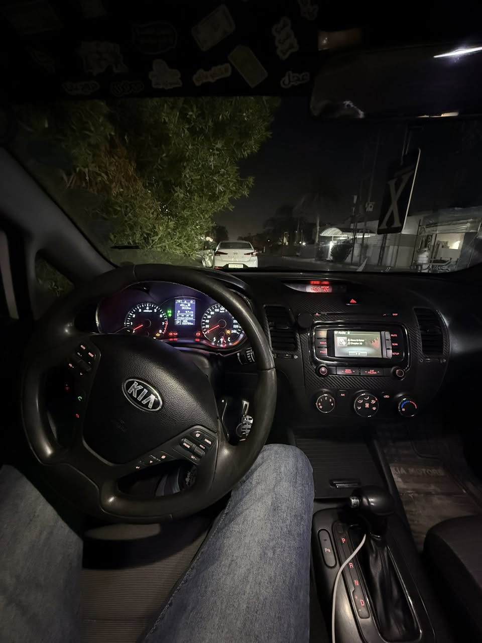 سلام عليكم سيراتو 2014 كفاله عامه ماعده بيها بارد خفيف كلش السياره احلا من الصوره ماشيه160الف كير محرك مكفولات تبريد ثلج نص فول لد نهاري لد خلفي خمسه ويل كب شفتات رياضي 3 انضمة قياده تخم تاير جديد شاشة اعطال شاشه البلادي لمس وكامره خلفيه عنواني نجف كوفه *********** السعر خاص المو شراي لا يتصل
