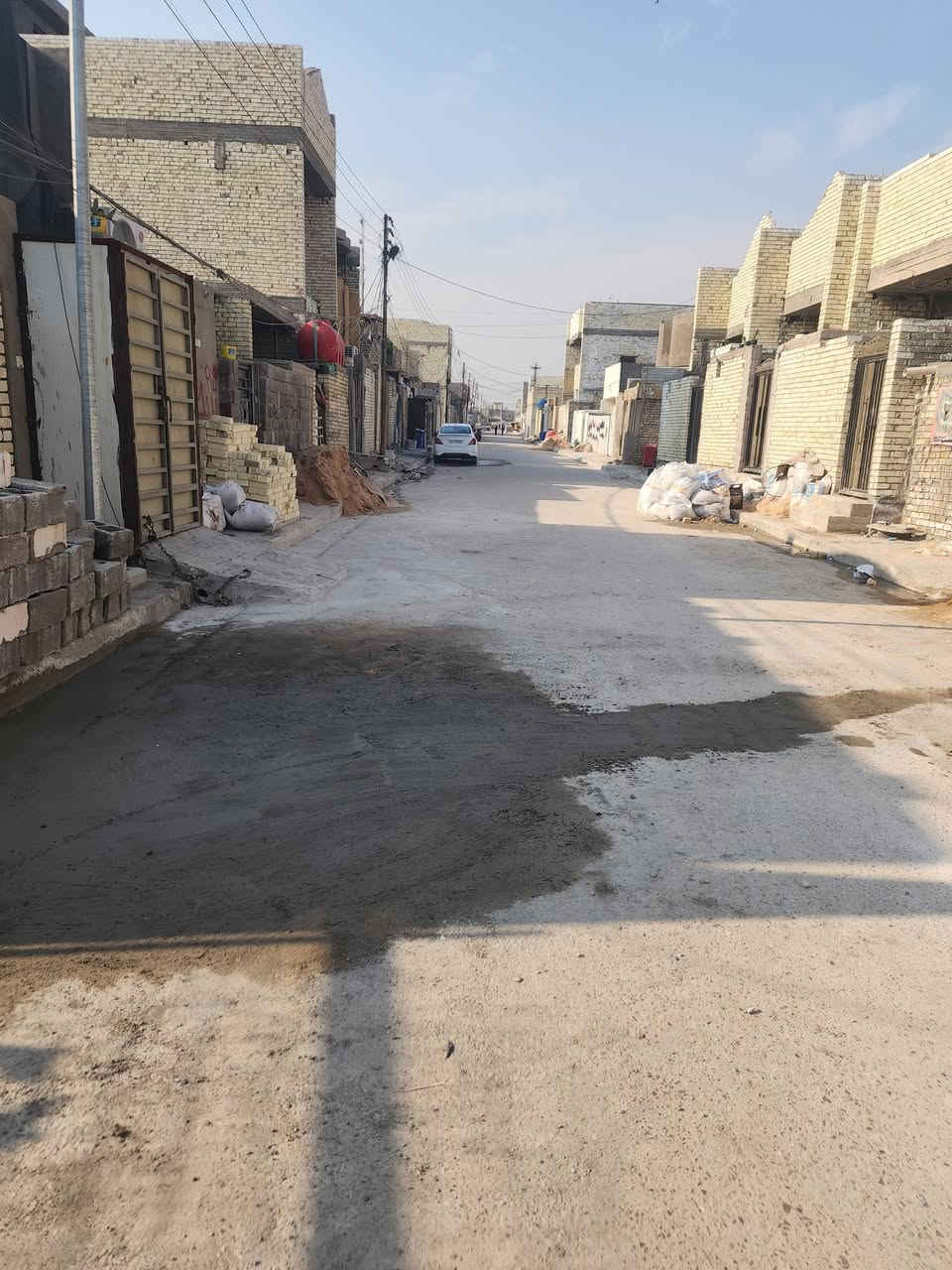 السلام عليكم عندي قطعه ١٠٠متر قرب دلاليه السيد مصبوبه رفت بس الرفت قديم وهاي صوره القطعه وصوره الفرع تبليط ومقرنص وطالع للقطعه مي ومجاري السعر ٤٠ وبيهه مجال ***********
