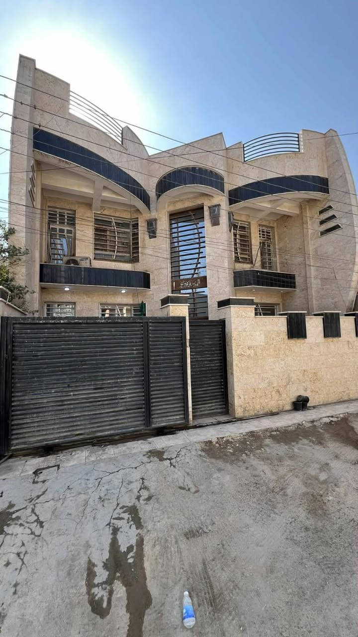 دار #للبيع

الموقع / حي الشهداء 
قرب مجسر الطهمازيه

المساحه /٢٠٠ م
واجهه /١٠ م 

جنس العقار / طابو صرف

بناء جديث جدا

يحتوي على/
٤ غرف نوم - صاله - كلدور - مطبخ حار بارد - ٢ صحيات

ارضيه وًاجه مرمر

للاستفسار اكثر/

***********📞
للمزيد من العروض يرجى متابعه الصفحه
