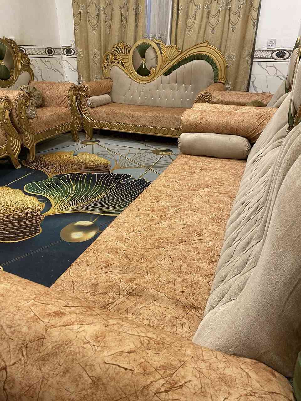 تخم ملكي 13 مقعد نضيف تسكام اي ضرر مابي السعر 425 وبي مجال المكان كربلاء ***********
