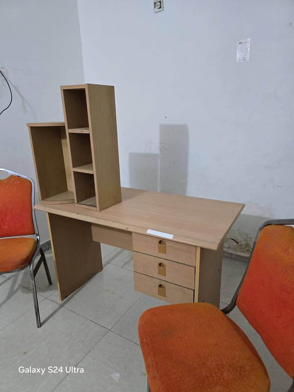 عرض جديد 
طاولة مكتبية مع اثنين كراسي مع اثنين ملحق للبيع بسعر 100 دينار 
الهلالي للمقتنيات القديمة زيارتكم تسعدنا 
طرابلس خلف المركز الصحي لشهداء المنصورة 
هاتف 0927507460 وتساب 00218


**إذا كنت صاحب هذا الإعلان وتريد حذفه لأي سبب، رجاءا أرسل رسالة إلى الدعم الفني**