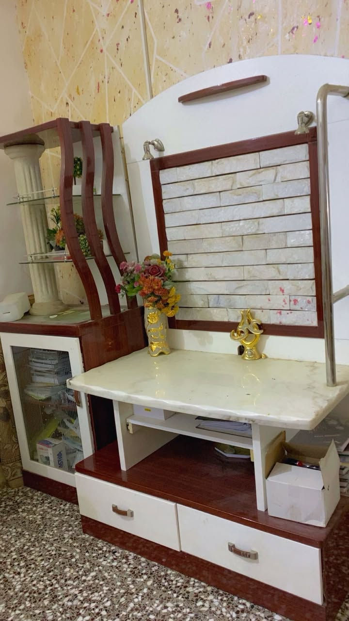 للبيع ميز مرايه وميز صاج تركي مال بلازمه وعربانه واحذيه اسعار حلوه ومناسبه للاستفسار راسلوني خاص او هذا رقمي بي واتساب ***********
