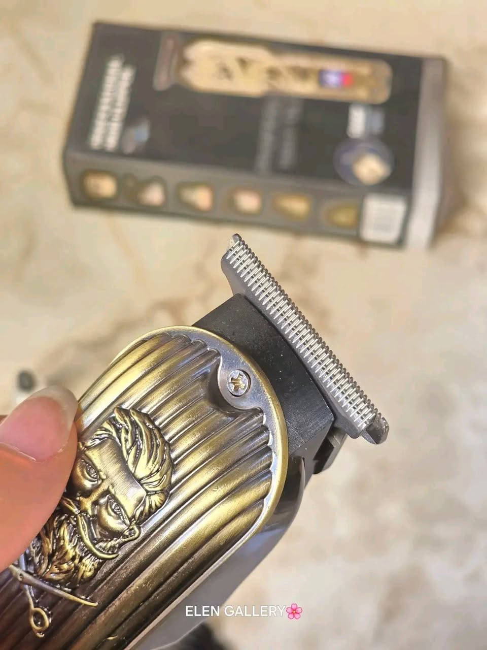 مو كل مرة تشتري ألك ..
شي مرة تعاي خديله هدية بفلوسه🤭🤣 
ماكينة حلاقة رجالي ثقيلة😍
وبس ب 12 الف ..
بيجي معها كل غراضها الموضحين بالصورة
تحتوي على شاشة LED تعرض مستوى البطارية🔋
تتميز الماكينة برأس سيراميك حاد وشفرة من الفولاذ المقاوم للصدأ


**إذا كنت صاحب هذا الإعلان وتريد حذفه لأي سبب، رجاءا أرسل رسالة إلى الدعم الفني**