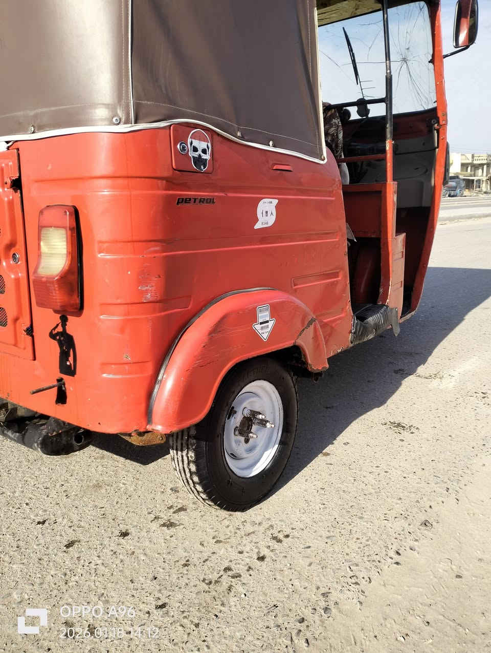 السلام عليكم تكتك للبيع موديل 16 ع ال 17 سعرها 3500 وبيها مجال العنوان بغداد مدينه الصدر حي طارق القديم الرقم ***********
