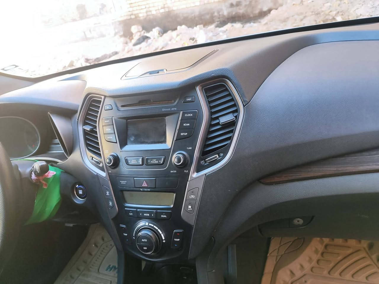 سنتافي 2016 امريكي فول مواصفات 
حادثها جاملغ وبنيد تقريب نص بنص الضربه
بيها عته بالكير ما معروف السبب محرك شرط بيه كازكيت شغل شركه وشرط الضمان سته 6 سلندر
السعر 160 وبيه مجال رقم بغداد نكليزي بأسمي
مكاني كربلاء 
الرقم 
***********
