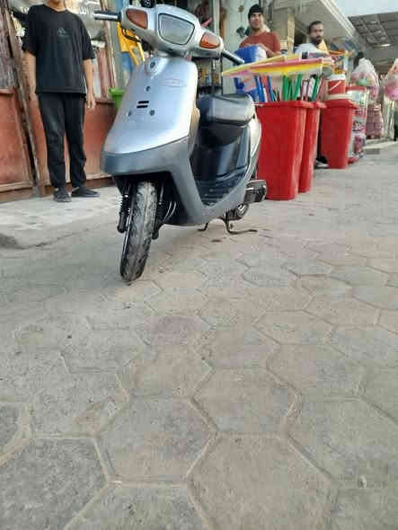 السلام عليكم دراجه بتره فحل قفل اكسن خطين الدراجه حاويه بالحقيقه انضف من الصوره كلشي بيها شغال تجي تأخذها وتفحص عد اي فيترجي مال دراجات والسعر خاص لان تعرفون اكو كم واحد يكسرون بحلال الناس وبالخدمه اني وهذا رقمي بي واتساب ***********
