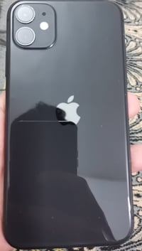 آيفون ١١ • بطارية ٩٣٪ • خط بالشاشة