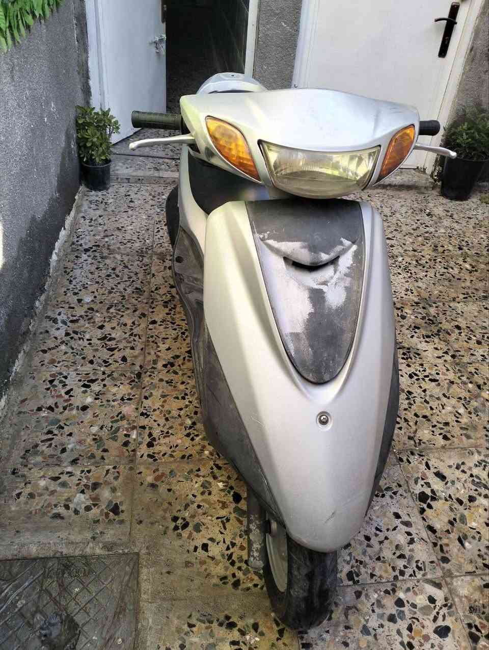 السلام عليكم دراجة للبيع كاملة ومكفولة نازلة من الرمبة قبل مده بريز نوزل المكان مدينة الصدر السعر 950وبي مجال السعر ***********
