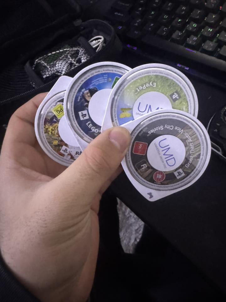 السلام عليكم
للبيع أقراص psp 
شغالات خدش مابيهن 
قيم السعر بما يرضي الله وبلعافيه
موجود واتساب فقط ***********
بغداد الشعب
