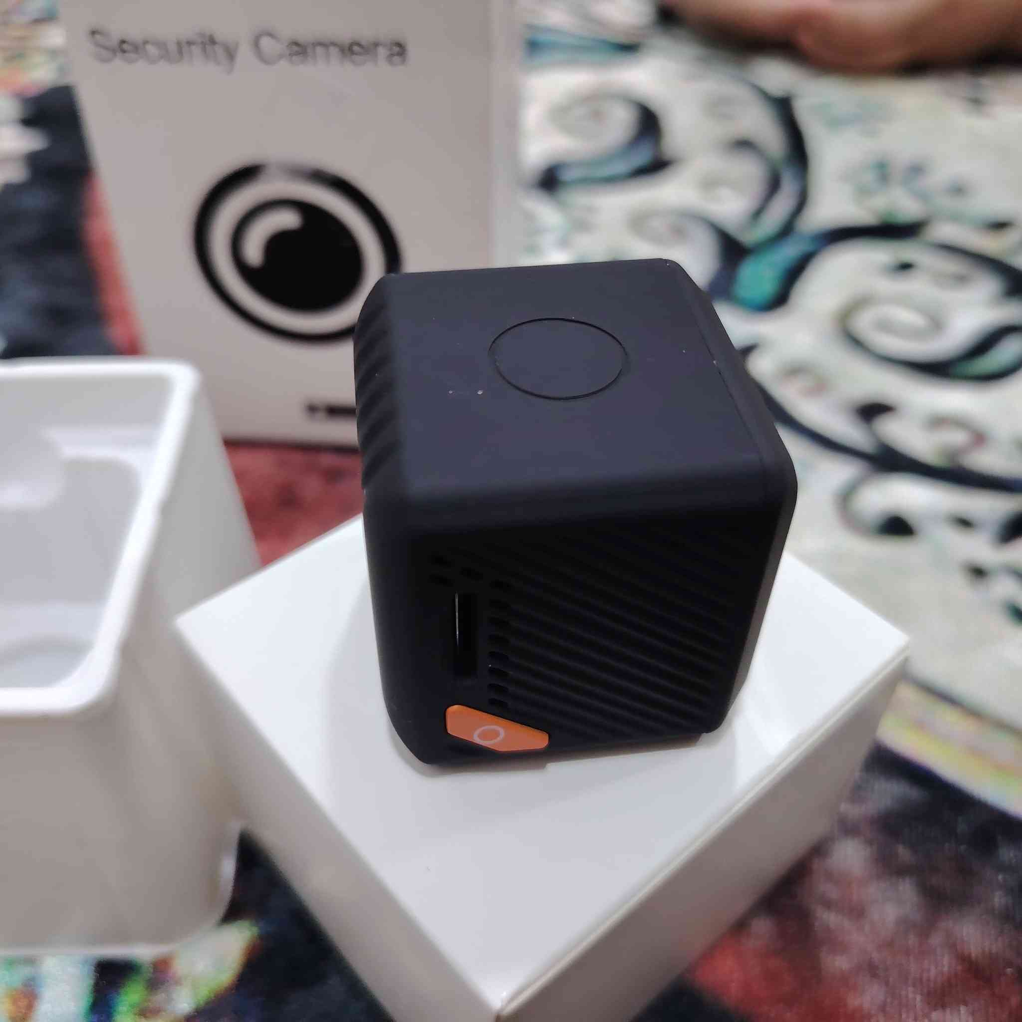 وكاله اصلي ع اول تم ٢٥ الف
النوع والاستخدام: تُعرف غالباً بكاميرات التجسس أو المراقبة المخفية نظراً لصغر حجمها، وتُستخدم لمراقبة المنازل، المكاتب، أو غرف الأطفال.
المميزات التقنية:
دقة الفيديو: تدعم عادةً دقة 1080P Full HD لتوفير صورة واضحة.
الاتصال: تتصل بالهواتف الذكية عبر تطبيق خاص يتيح المشاهدة المباشرة والتحكم عن بُعد.
الرؤية الليلية: مزودة بمصابيح الأشعة تحت الحمراء للتصوير في الظلام.
كشف الحركة: تبدأ التسجيل أو ترسل تنبيهاً عند استشعار أي حركة في المكان


**إذا كنت صاحب هذا الإعلان وتريد حذفه لأي سبب، رجاءا أرسل رسالة إلى الدعم الفني**