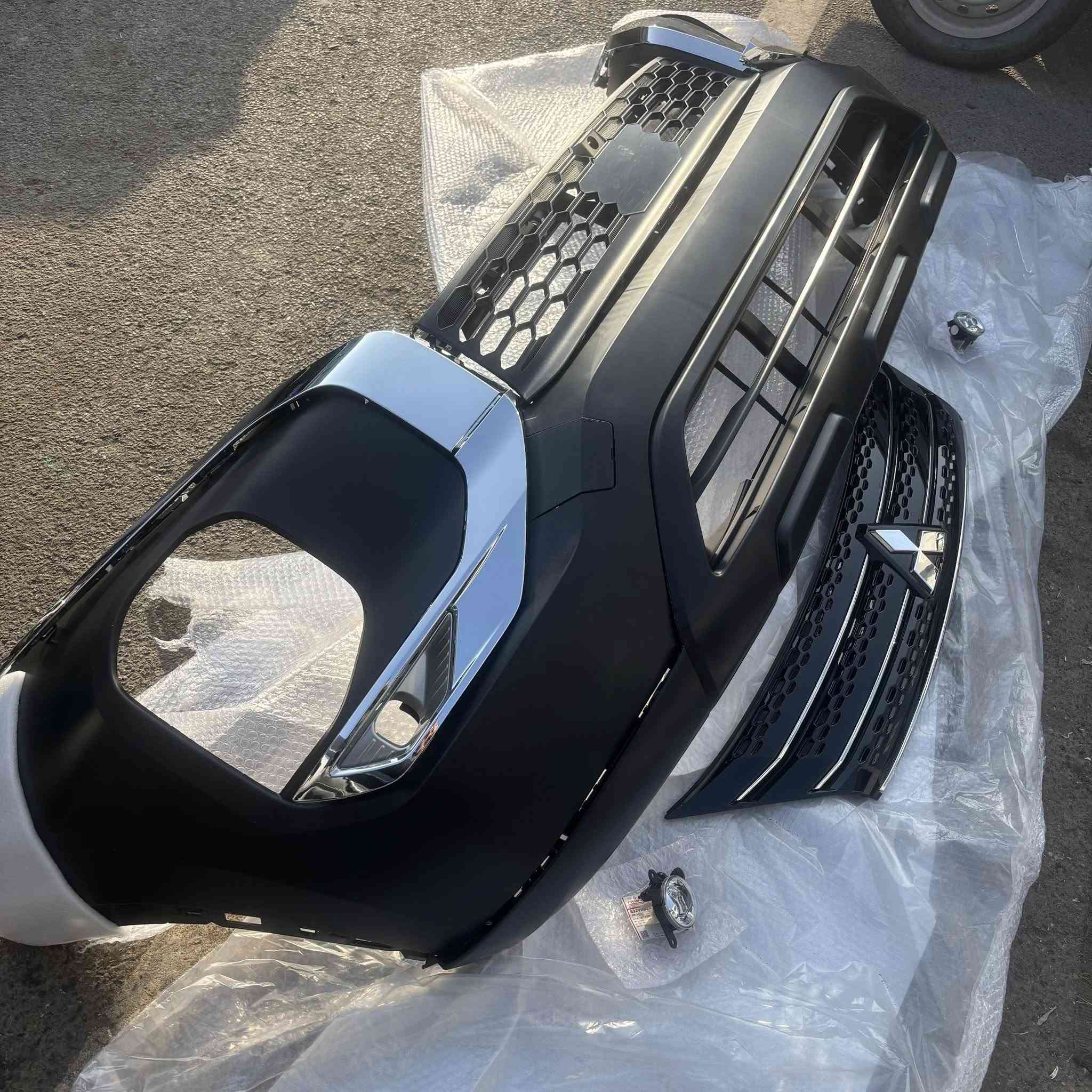 2023 Mitsubishi Outlander Sport Edition front bumper with bright strip and grille


**إذا كنت صاحب هذا الإعلان وتريد حذفه لأي سبب، رجاءا أرسل رسالة إلى الدعم الفني**