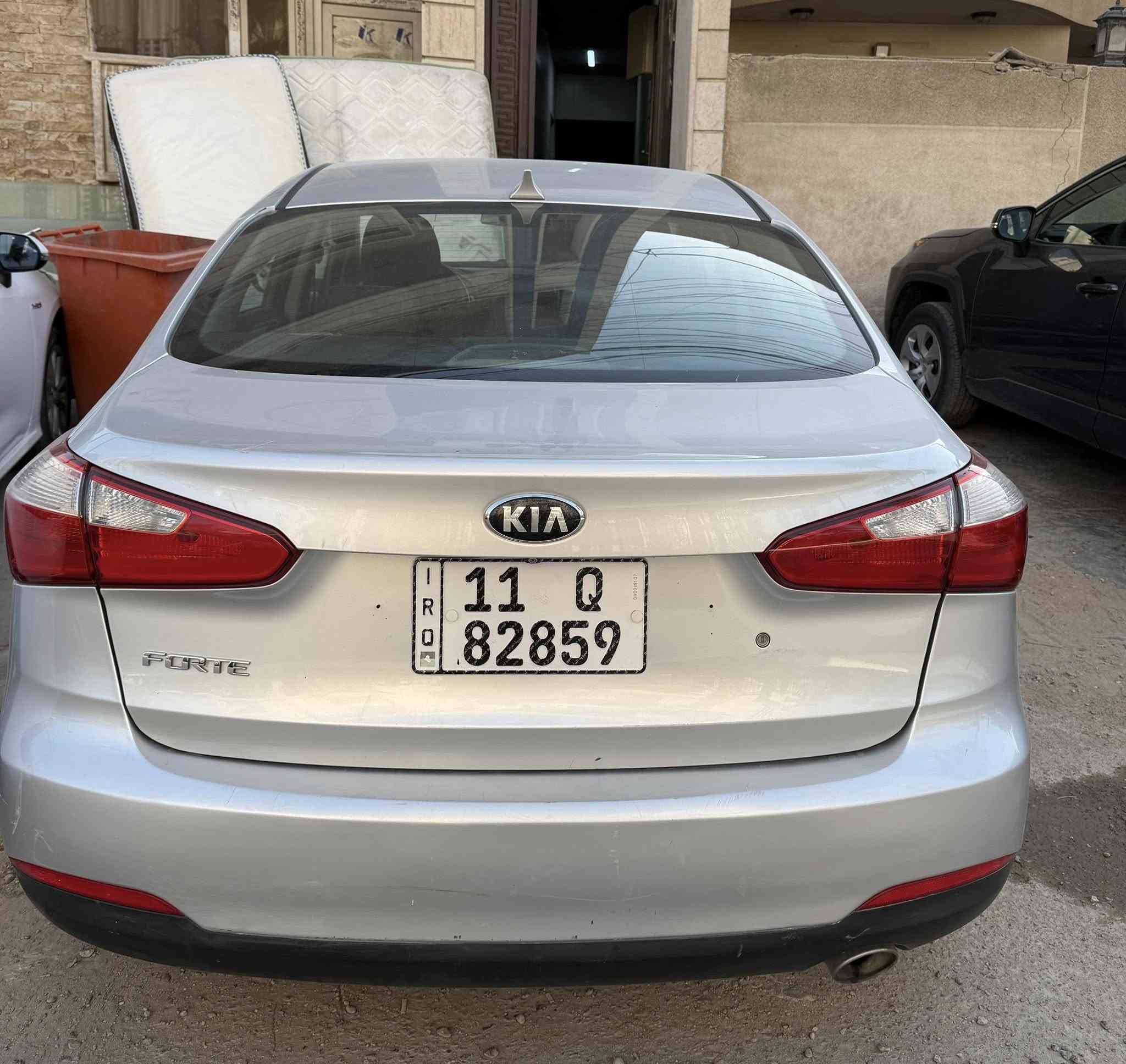 السلام عليكم
فورتي 2015 امريكي 
السعر 105 وبي مجال 
محرك 2000 
مواصفاتة تحكم ستيرن 
شاشة كامرة 
مري شفط 
انظمة قيادة ومود ستيرن 
كروس سرعة 
لايت عالي ناصي زينون 
وباقي مواصفات 
سونار مرفق 
ماشية 120 
بغداد رقم جديد 
هزة جديدة 
بيها صبغ بنيد وقبق جنطة سونار مرفق 
مكانها المنصور 
***********
