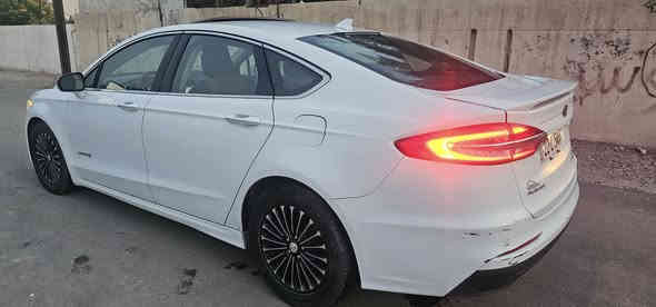 للبيع فورد فيوجن ٢٠١٩ هايبرد تيتانيوم رقم اربيل وبأسمي تحويل مباشر ورقم انكليزي حادثها مال امريكا جاملغ امامي يسار بدون دواخل ولا ايرباك وهنا بالعراق بيها طخة بسيطة جهة اليمين 
السيارة جاهزة من كلشي محرك وصدر وتايرات وتبريد وكلشي بيها شغال ومدوشمه جلد فوك الاصلي
 ماشية ١٣٦ الف كم 
اخوان السيارة هايبرد تيتانيوم يعني فول اقتصاد واعلى مواصفات بالفيوجن والجناي مالتها يعرف شنو مواصفاتها وصاحبها موظف واستعمالها  فقط للدوام
العنوان بغداد حي العامل
هاتف ***********
السعر ١٤٥ ورقة
ملاحظة / الشراي يتصل لان غير متواجد على النت
