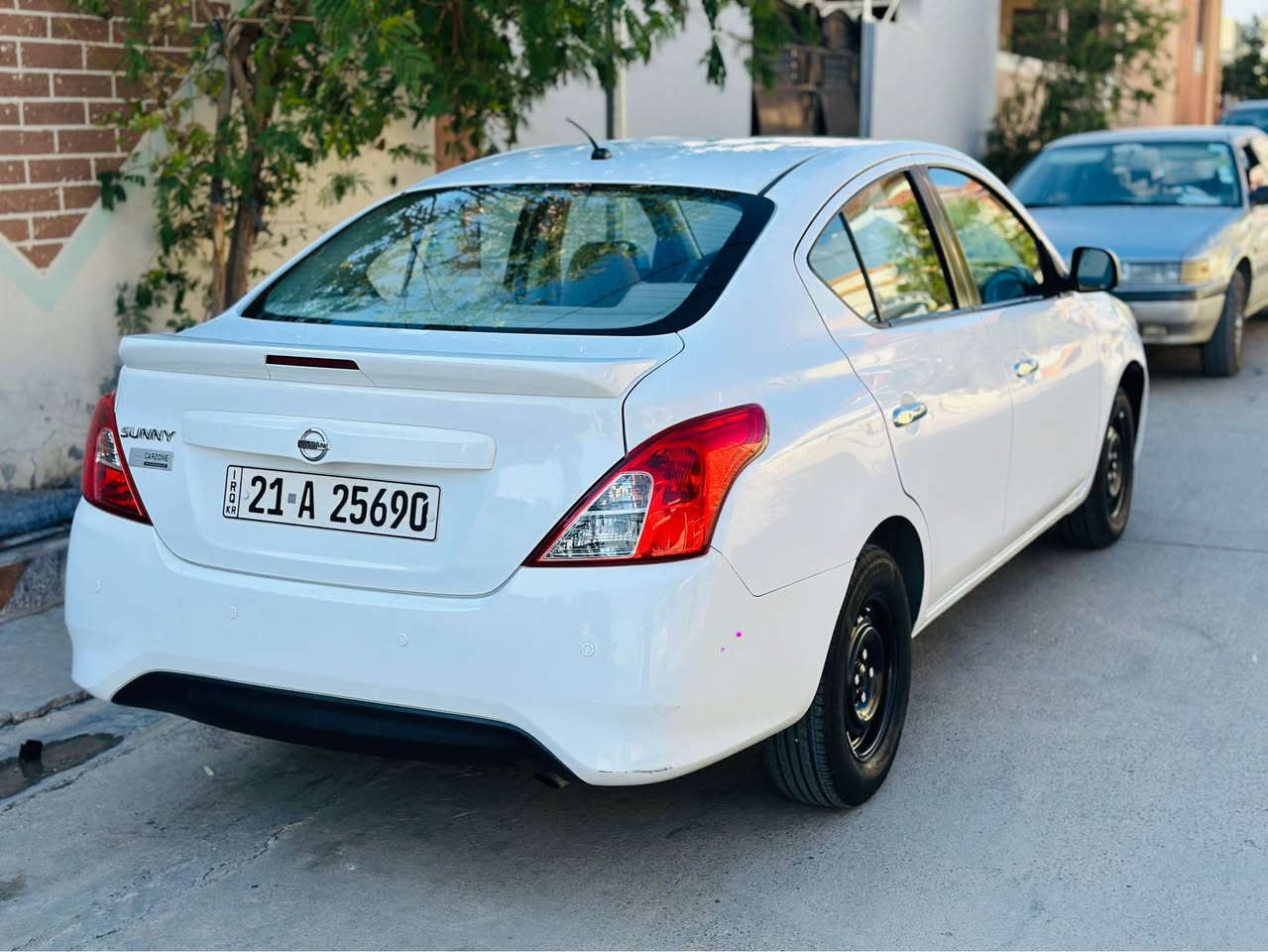 نيسان صني موديل٢٠٢٠ مواصفات :-يده نيكل بلاد  عتر نيكل جامات الامامية كهرباء دبل كيج  بلوتوث AUXو USB وحاكيه  تحكم استيرن بلاجكتورات امامية سبايدر خلفي حساس خلفي  سيارة بدون صبغ ماعدا مكانين  تعديل بارد باقي مكفول كفالة كير محرك شرط برغي مامفتوح  
،تبريد، تحويل شرط مكاني كركوك ايسكان سعرها١٠٧  بي مجال بسيط ورقة فحص موجود 
اسيا   :    ***********
كورك : *********** كركوك, العراق
