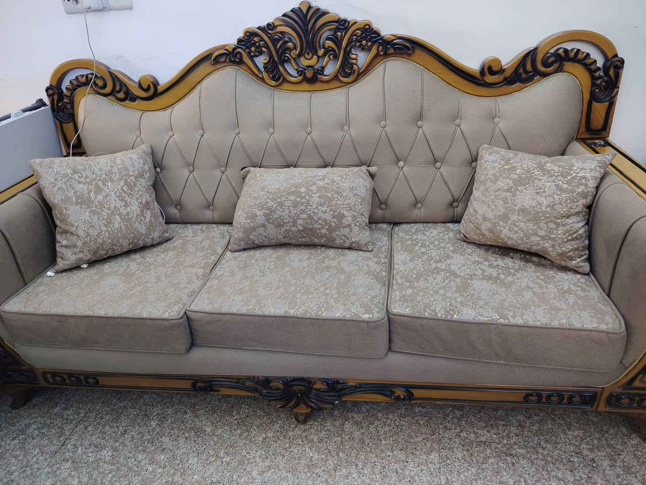 1-تخم قنفات 10 مقاعد شغل عراقي درجة أولى استخدام قليل جدآ نضيفات حيل 750 نهايتة.

2-غسالة صحون مستعملة 250 قفل

مكاني بغداد الدورة الميكانيك
7777659532 واتساب
