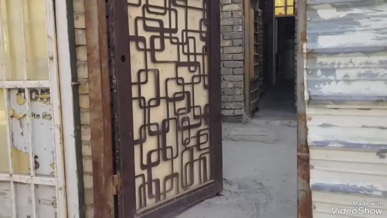 السلام عليكم 
دار للبيع المساحه ٦٢ونص الواجهة ٥
طابو صرف 
طابقين 
العنوان العبيدي حي الرئاسة قرب ابو محمد الحداد 

الاتصال على الهاتف ***********
#السعر #٨٣مليون وبيه مجال
