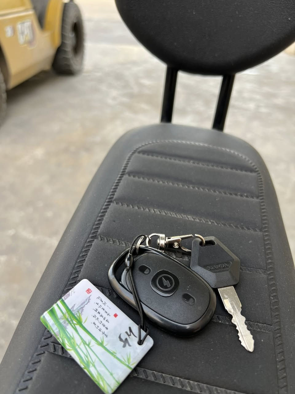 السلام عليكم 
دراجه شحن 5 بطاريات موديل 2026 
ستخدام 20 يوم بشرط الفحص واحلى من الصور بعدها لك حجم كبير تاير جبلي 
بصمه +كارت + سويج ستان تعليك وستان صفح وكلشي موضح السعر 375 مجال كلش بسيط مكان ابو غريب قرب جسر الزيتون الاستفسار *********** بي واتساب
