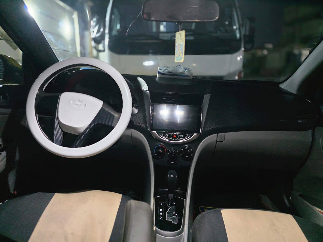 السلام عليكم اكسنت موديل 2015 رقم بغداد انكليزي مشروع وطني بي مرور تداور هزه و سنويه جديده مصفره هيئه وغرامات تحويل ثاني يوم مكينه وكير وتبريد وحداديه صدر امامي ودبدلات جديده وخلفيه جديده  وتخم تايرجديد هسه شاده وليتات جديده زنون مع الضمان دوشمه وكاعيات جديده   وكهربايات مكفولات السياره جديده احله من الصور وارد امريكي حادثها چاملغ امامي دايرخلفي بدون دواخل دينار ماتخسر عليه السعر 95 وبيها مجال بسيط جدا
الاتصال على الرقم ***********
