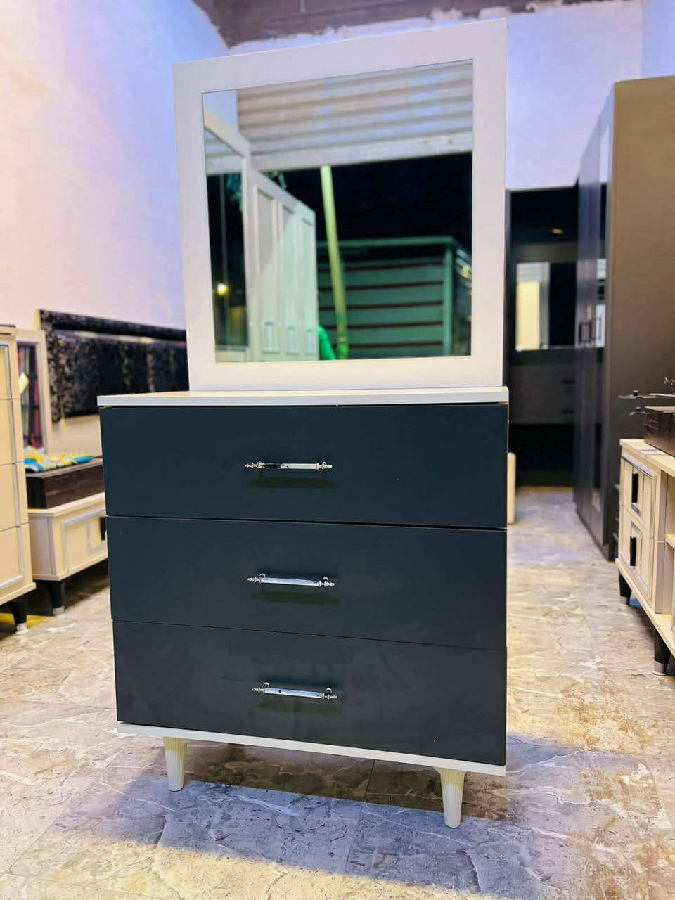 غرفه ترڪي🇹🇷شبابيه سريرن منفصل  موديل حديث
سرير مخزن بىرغي وجوي حديد 
 قطع6 
نضافه 90/💯

مع شد ونقل 🚚 داخل بغداد مجانآ
 باقي المحافظات بسعر مناسب


**إذا كنت صاحب هذا الإعلان وتريد حذفه لأي سبب، رجاءا أرسل رسالة إلى الدعم الفني**