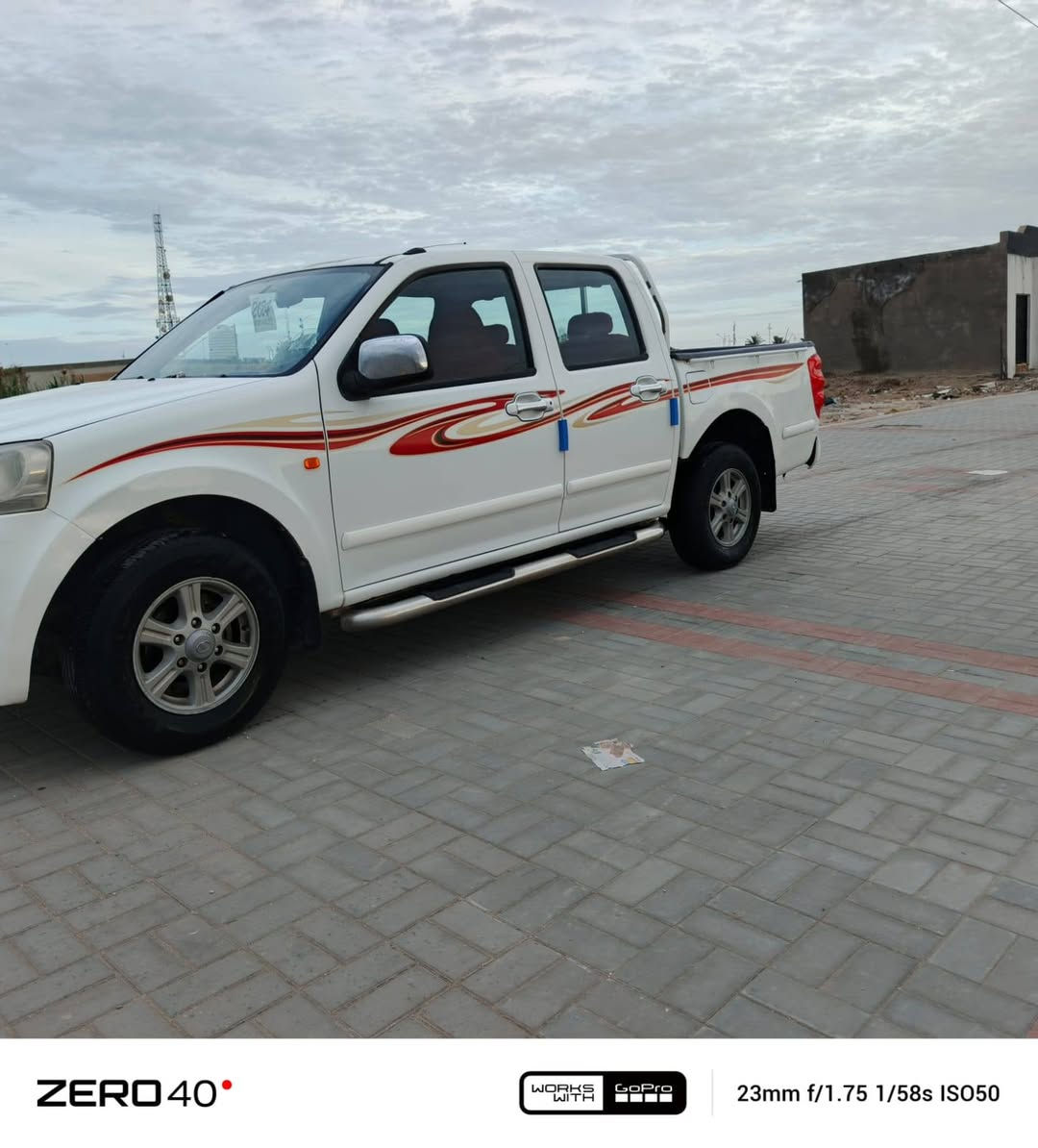 سلام عليكم سياره للبيع مكفوله كفاله عامه تخم تاير حداديه جديده تتفئه تبريد شغال  سنويه لل 2028الاستفسار ***********
