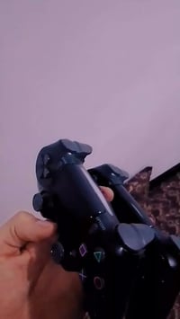 يدتين اصليات مال بلي 4 وحدة شغالة وحدة بيها خلل تتصلح 40 مع التوصيل 07...