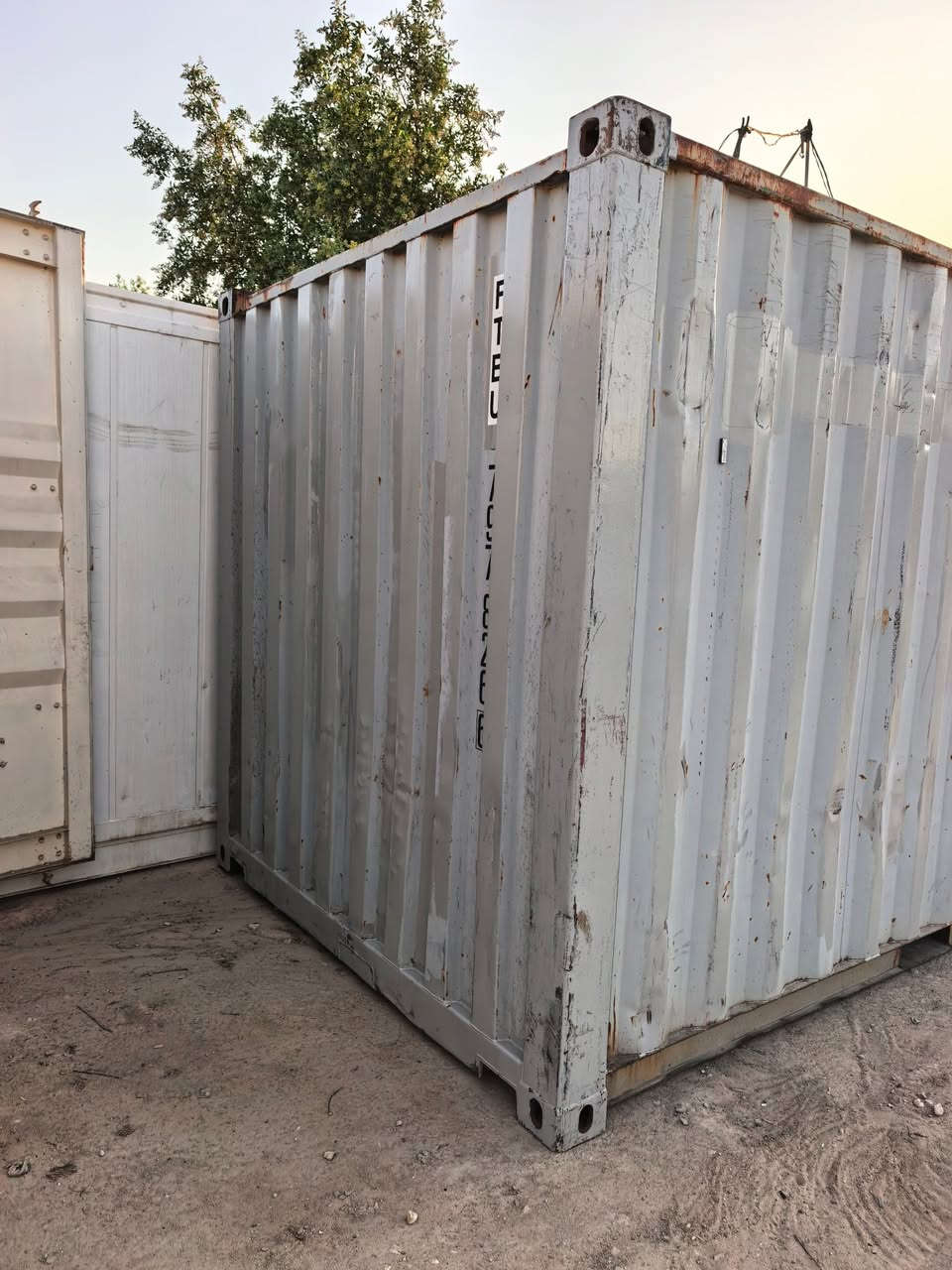 حاويه طول ٦ متر بنظافة أكثر من ٨٥ بالمية اخت الجديده داخل وخارج رصاصي جديد لوك  عنوانا نجف الاشرف الاستفسار *********** 🧿🧿🧿
