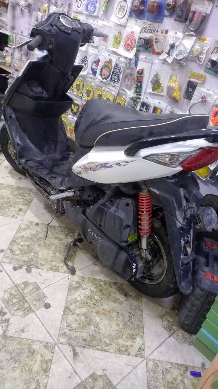 سلام عليكم دراجه ماكس ثعلب ياباني دراجه رمبه ما مفتوحه دراجه عل لبلاد صاله شهر من نزلت من الرمبه بيت مستعجل كلش بيع مستعجل كلش اشاير يمنه يسره لايت عالي ناصي صطاب خلفي شقال بوشه 49 نكره سلف كله على البلاد سعره 500وبيه مجال اعيد وكرر بيع مستعجل كلش بيع مستعجل كلش بيه محال لشراي هاذه رقمي ***********مكاني بصره زبير تقاطع الريسز
