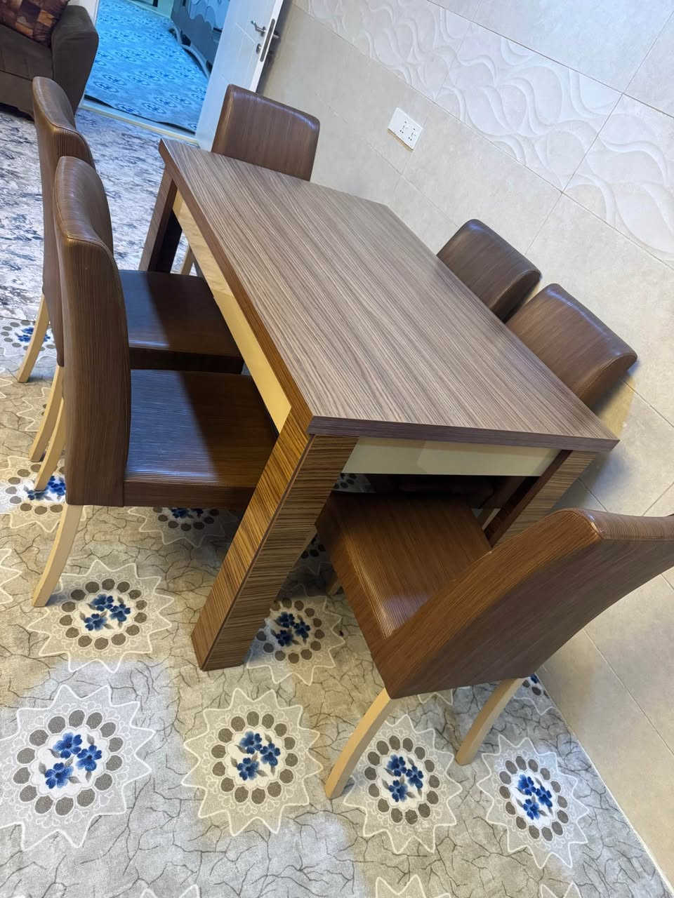 ميزي نان خواردني  توركي عه سلي به ٦ كورسيه وه ميزه كه گه وره تريش ئه كريت نرخي ٢٠٠ هه زار
رقم موبايل *********** السليمانية, العراق
