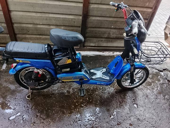 دراجه شحن حجم 16 نظيفه بس بطاريات 2 او 1  يراد لهن تبديل 
سويج 

سرعه 40 

السعر 200 
 
المكان الغدير مقابل شقق زيونه قرب مدرسة المعالي


**إذا كنت صاحب هذا الإعلان وتريد حذفه لأي سبب، رجاءا أرسل رسالة إلى الدعم الفني**