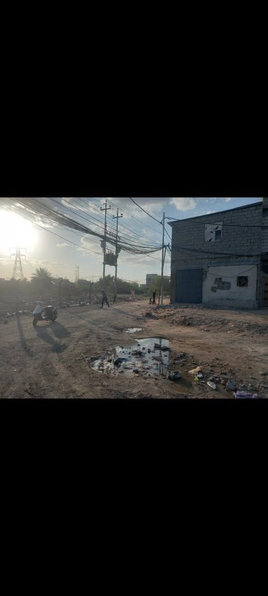 عندي قطعه ١٠٠ متر ركن الشبانات قرب الحولي الجديد كافت الخدمات عقد زراعي السعر ١٤ مليون التوأصل ***********
