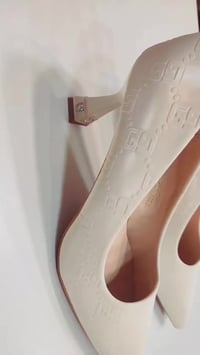 كعب ٧سم • مقاسات ٣٧-٤١ • ديوانية عفك