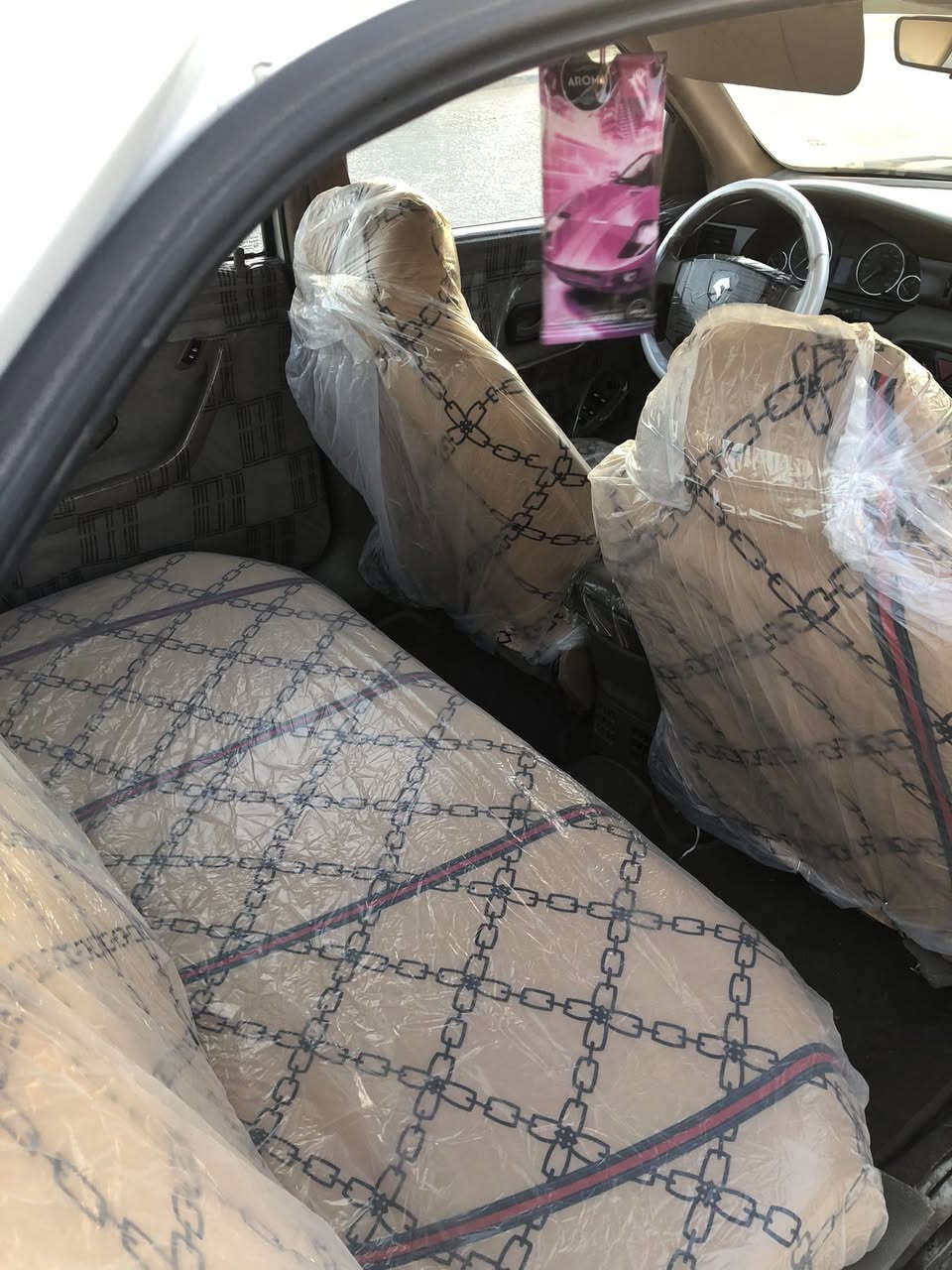 سمند سورن 2011  كفالة بدون ضربة وبدون صبغ 
رقم بابل انكليزي  مكان السيارة نجف 
تحويل ثاني يوم 
السيارة جاهزة من كل شي 
ما ناقصها برغي 
تبريد تدفئة 
حدادية جديدة من الطول للطول  
باتري جديد 
كهربائيات كلها شغالة 
السعر 44 وبيها مجال للطيبين 
***********
