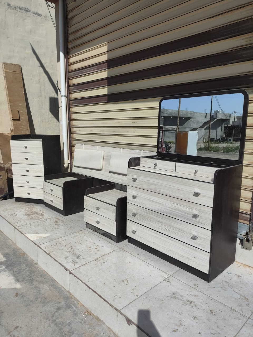 ملاحق غرف نوم  مستعملات 
خشب تركي اصلي 
نريد غرفة كاملة 
تريد اي قطعة من الغرفة 
العنوان خانقين داره كوناره 
مقابل محطة كه لات لتعبئة ماء الشرب 
***********
