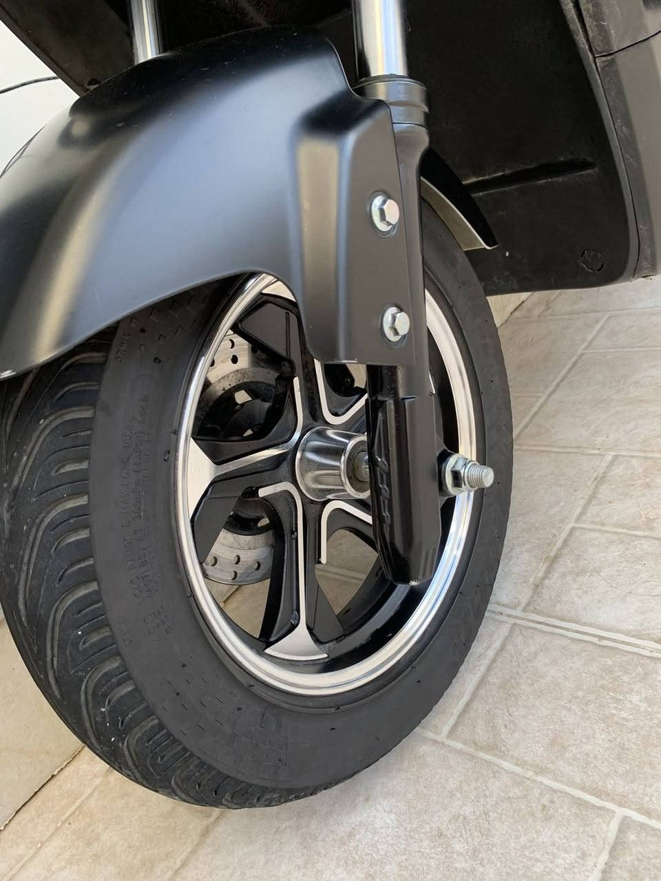 السلام عليكم 🤎

ماطور شحن 🔋⚡

للبيع فقط ⚠

مواصفات:

1. ملف 2000 واط حقيقي 😍
2. باتريات 6 دبل 32  A😉
3. لايت عالي ناصي قوي 💪
4. بريكات هيدروليك قوي 💪
5. صندوق 📦 أمامي خلفي 
6. نظام P بك و أمان 🩵
7. سرعه حقيقي 65 و بل شاشه 99🩵
8. شاشه تحديد العطل 🩷
9. مري عدد 2🫸🫷
10. اشاير يمين يسار 🫸🫷
11. دبل إشارة 🫨
12. درع حمايه 🫥
13. دبل سويج وبصمه🩵 
14.  4 سرع 🔥🔥
15. بريك دسك 🔥
16. تايرات جدد 🔥🔥
17.نضافه 95% 🔥🔥🔥

الرجاء إذا مو شراي لا تتصل 

التواصل فقط اتصال علا الرقم المثبت 

***********
