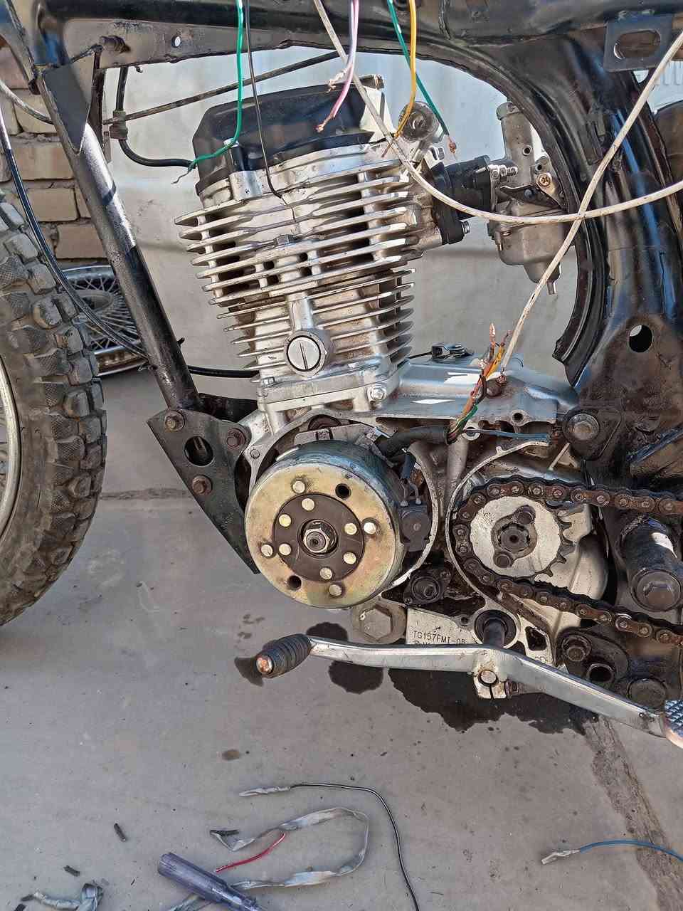 للبيع ويل امامي بدون تاير ويل امامي هوه وتاير ويل خلفي هوه وتاير ب25 الف الواحد صالصات ثنين ب25 الف صندوك دلفري نضيف ب١٥ الف وتانكيات ثنين نضاف ب25 الف كشن جديد عالي طبي ب 20 الف المحرك تايكر شغال نضيف ب75 الف شاصي ب25 الف الشراي يجي خاص فيس ما متواجد رقمي *********** مكاني بغداد البياع المعالف
