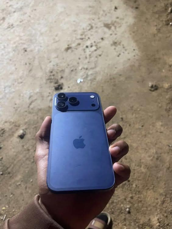 السلام عليكم 
ايفون 17برو ماكس 
امارتي انبته انتبه اماراتي 
مو كوبي لو تقليد ارجوك 
مو تراسني تكلي كوبي 
امارتي اماراتي
.
.
ايفون 17 برو ماكس
لون نيلي 
الجهاز جديد حيل
بعده بضمان 
ذاكره٥١٢ 
بطاريه ١٠٠
دبل خط (خطين)
شباب الجهاز نموذج CH
بيع او مراوس شعندك نزل 
مكان نجف شارع المطار القديم 
***********
