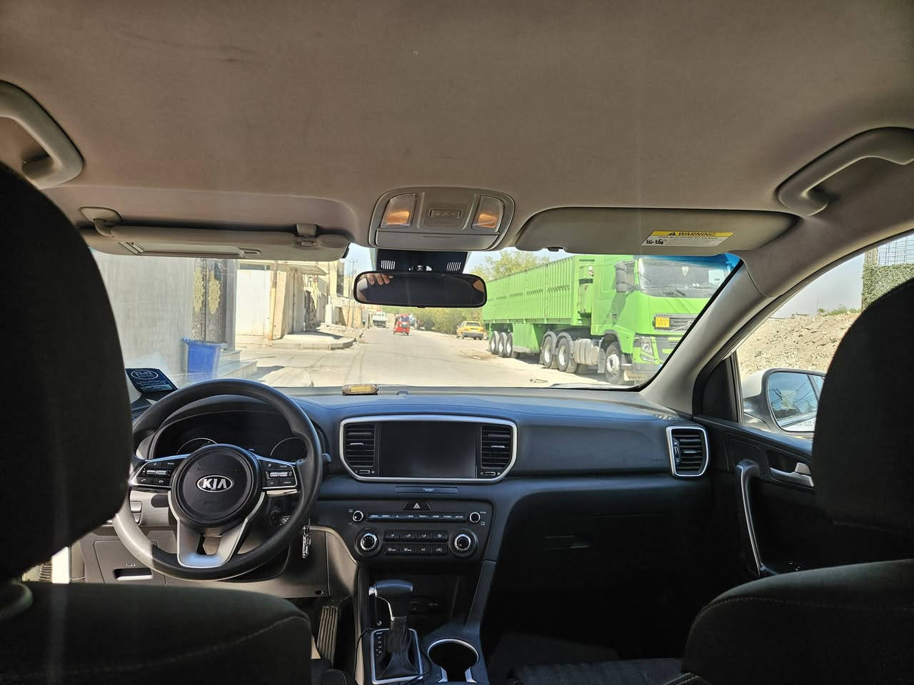 السلام عليكم سبورتج امريكي موديل ٢٢تبديل جاملغ وبنيد بلادي وربع باب السائق صبغ السونار بالمنشور وصور الحادث  سياره نضيفه كير محرك خير من الله بيه طخه بارد بلباب الخلفي السياره جاهزه تخم تاير باتري جديد ماشيه ٧٠الف العنوان البلديات حي التراث  *********** السعر ١٧٣ وبيها مجال الشراي يتصل
