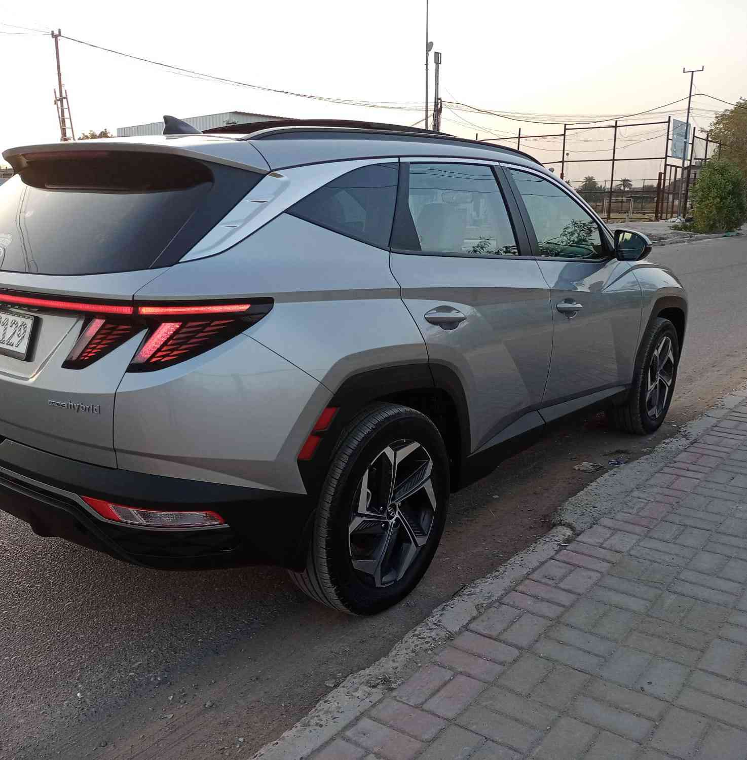 السلام عليكم  / توسان هايبرد موديل 2024 فول مواصفات رقم بغداد الجديد بأسمي السيارة صار شهرين من دخلت العراق.
ماشية 5300 #كيلو وقابلة للزيادة، 

السيارة مابيها صبغ ماعدا الدعامية الامامية مصبوغة فقط ، حادثها بس دعامية امامية وصور الحادث مرفقة بالمنشور. 

ومقدمة البنيد بي بارد فقط بدون صبغ. 

ايرباكات كلها سليمة ع وضع الشركة ، 

واكرر ماشية بس 5300 #كيلو وقابلة للزيادة. 

السيارة جديدة وبالعافية ع الياخذها . 

السعر 220 وبيها مجال بسيط. 

مكان السيارة بغداد / الكرخ 

***********
