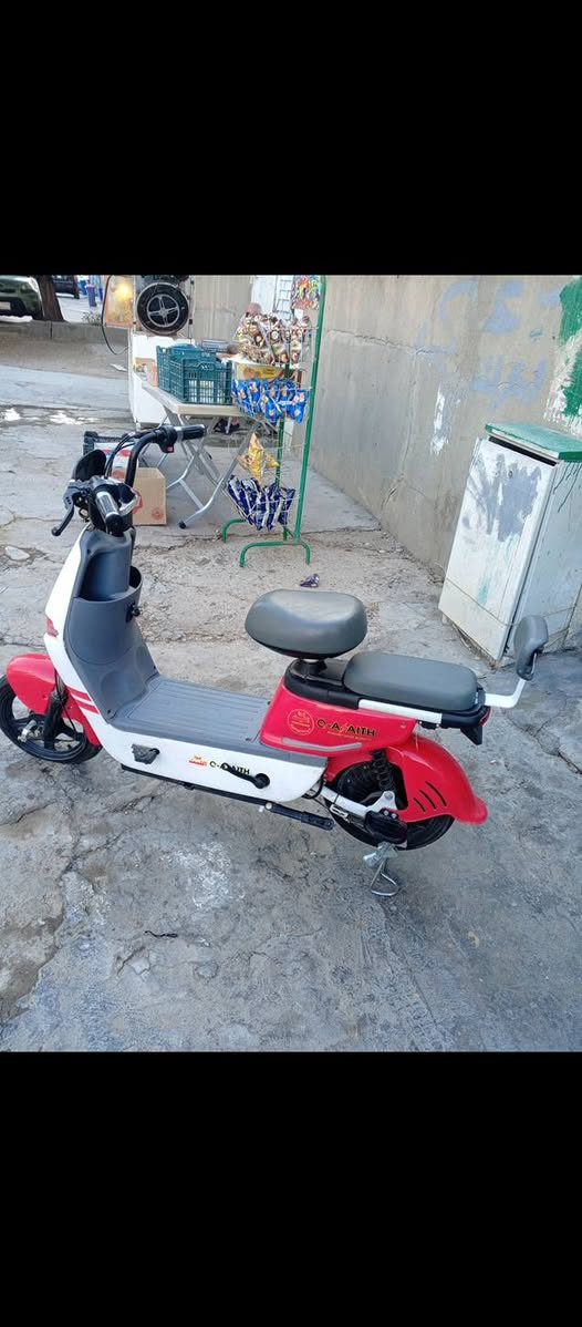 سلام عليكم دراجه شحن حجم 14 باتريات 4 جدد الموشراي لا يدخل سعر300
هـا.***********
